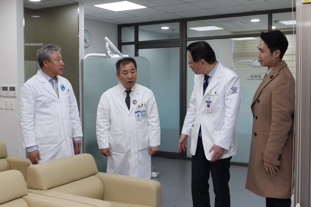 경희대 치과병원 이진용 경희대한방병원장 황의환 경희치과병원장 정상설 후마니타스암병원장 고우균 메디블록 공동대표